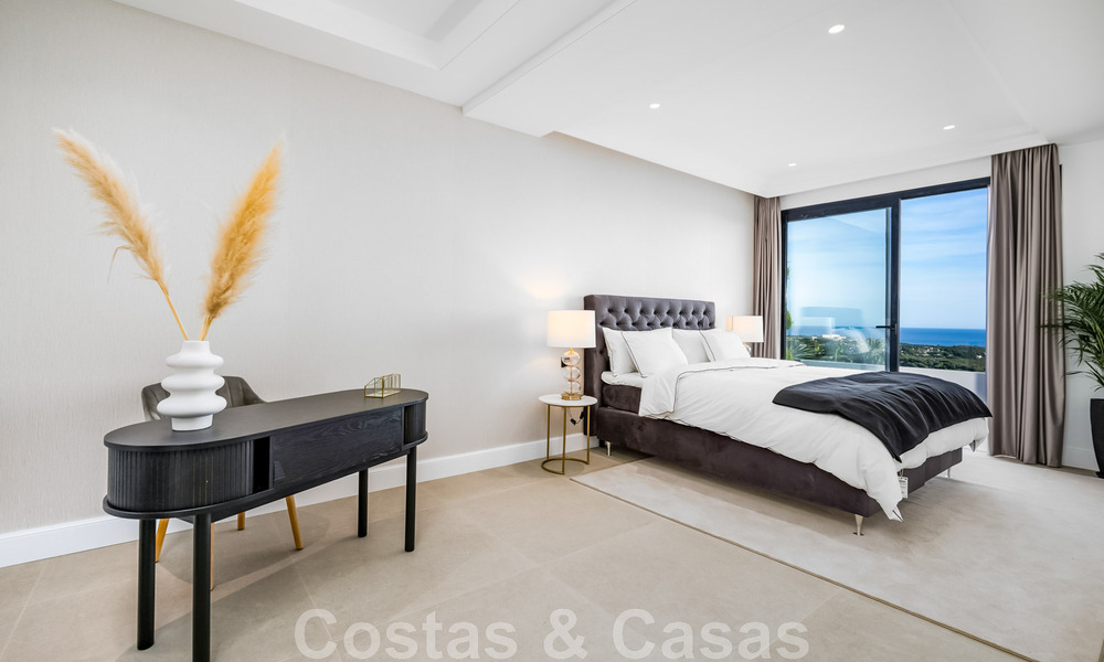 Exclusieve designvilla met panoramisch zeezicht te koop in het een vijfsterren golfresort in Marbella - Benahavis 48890