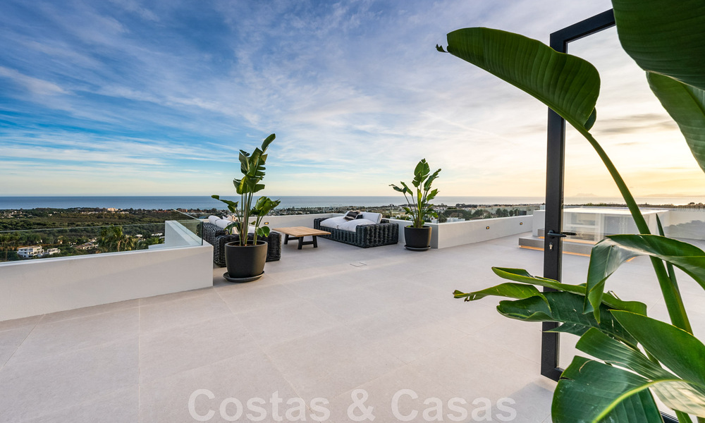 Exclusieve designvilla met panoramisch zeezicht te koop in het een vijfsterren golfresort in Marbella - Benahavis 48893