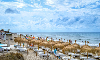 Charmante rijwoning te koop in een eerstelijnstrand complex ten oosten van Marbella centrum 49679 