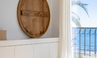 Gerenoveerd eerstelijnstrand appartement te koop in een mediterraan strandcomplex met panoramisch zeezicht, op de New Golden Mile tussen Marbella en Estepona 49039 