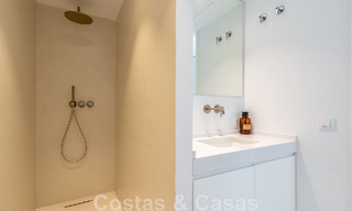 Gerenoveerd eerstelijnstrand appartement te koop in een mediterraan strandcomplex met panoramisch zeezicht, op de New Golden Mile tussen Marbella en Estepona 49041 