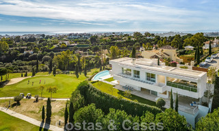 Eerstelijns golf luxevilla in een elegante moderne stijl met prachtig golf- en zeezicht te koop in Los Flamingos Golfresort in Marbella - Benahavis 48925