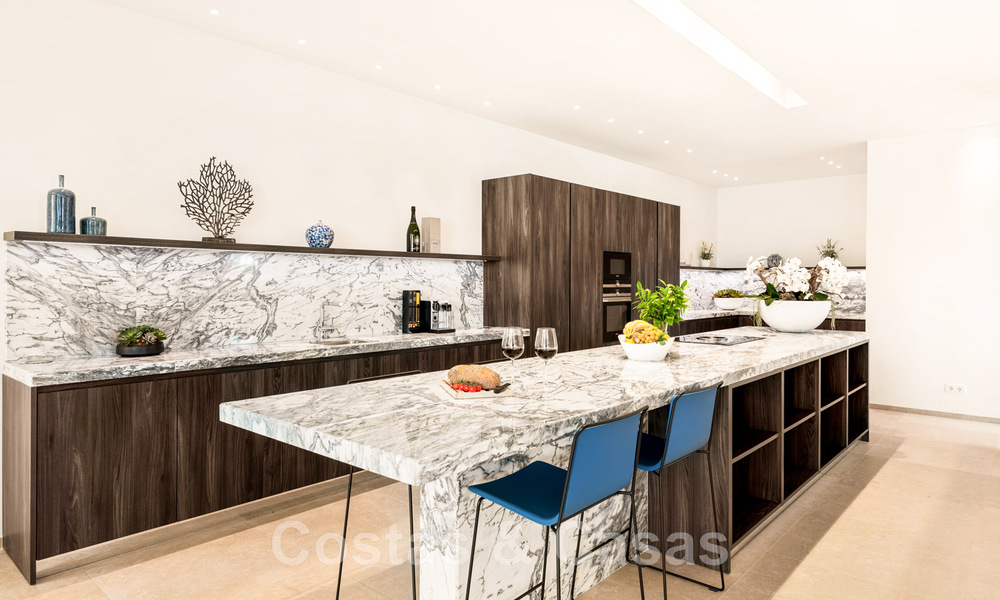 Eerstelijns golf luxevilla in een elegante moderne stijl met prachtig golf- en zeezicht te koop in Los Flamingos Golfresort in Marbella - Benahavis 48939