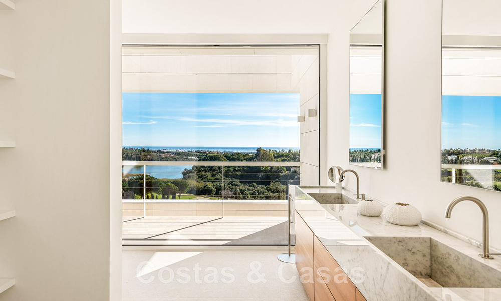 Eerstelijns golf luxevilla in een elegante moderne stijl met prachtig golf- en zeezicht te koop in Los Flamingos Golfresort in Marbella - Benahavis 48945
