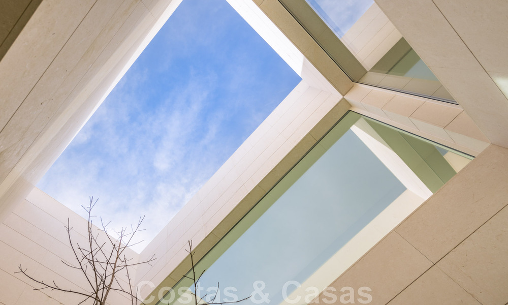 Eerstelijns golf luxevilla in een elegante moderne stijl met prachtig golf- en zeezicht te koop in Los Flamingos Golfresort in Marbella - Benahavis 48946