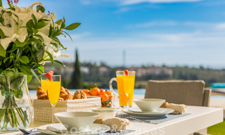 Eerstelijns golf luxevilla in een elegante moderne stijl met prachtig golf- en zeezicht te koop in Los Flamingos Golfresort in Marbella - Benahavis 48951 