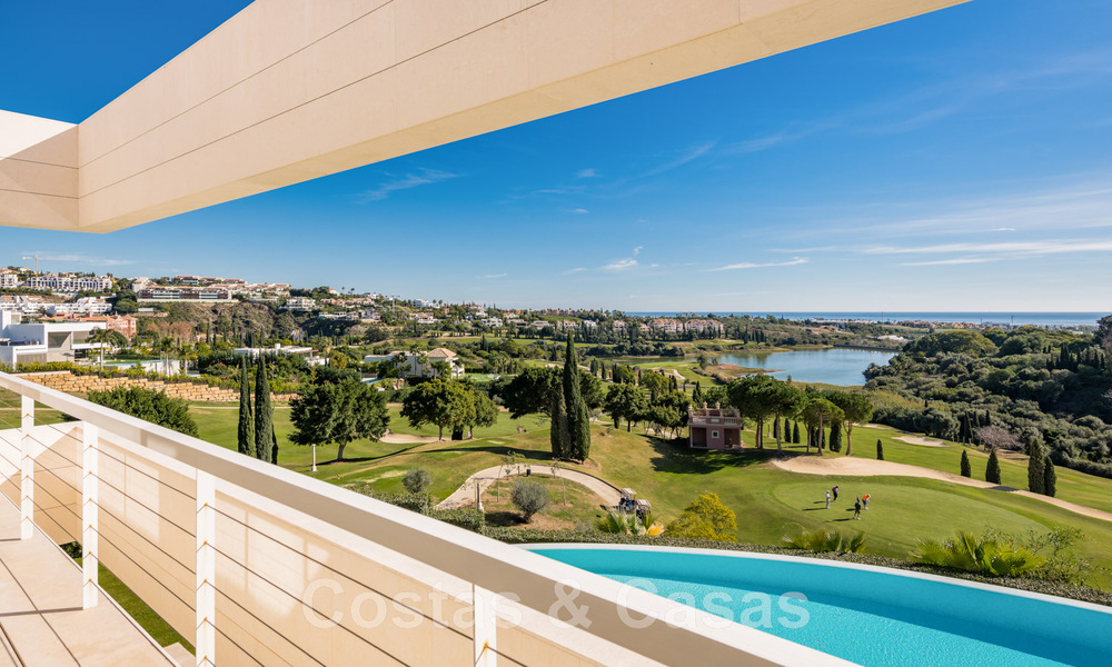 Eerstelijns golf luxevilla in een elegante moderne stijl met prachtig golf- en zeezicht te koop in Los Flamingos Golfresort in Marbella - Benahavis 48953
