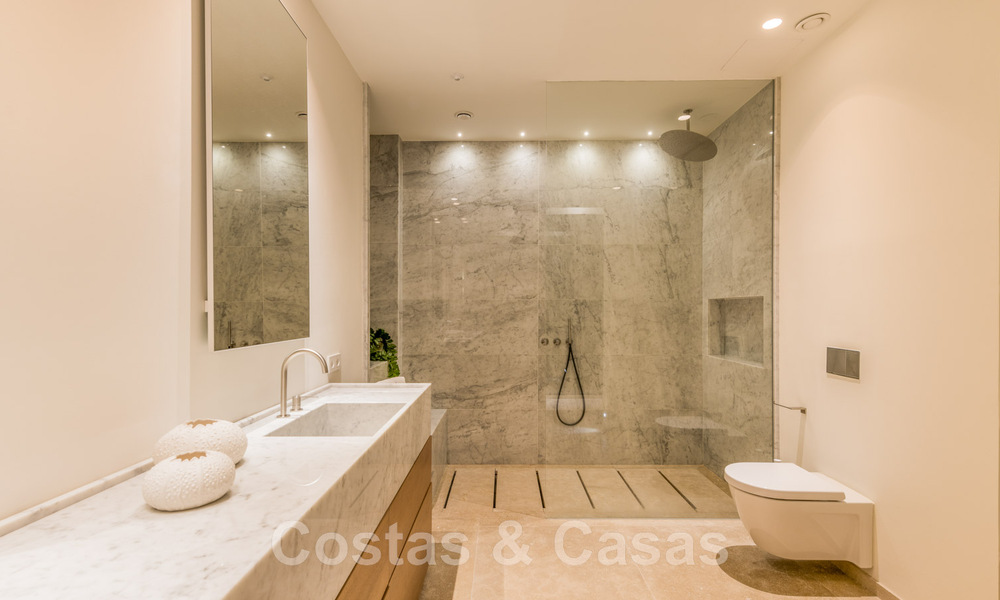 Eerstelijns golf luxevilla in een elegante moderne stijl met prachtig golf- en zeezicht te koop in Los Flamingos Golfresort in Marbella - Benahavis 48964