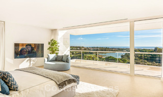 Eerstelijns golf luxevilla in een elegante moderne stijl met prachtig golf- en zeezicht te koop in Los Flamingos Golfresort in Marbella - Benahavis 48986 