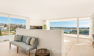 Eerstelijns golf luxevilla in een elegante moderne stijl met prachtig golf- en zeezicht te koop in Los Flamingos Golfresort in Marbella - Benahavis 48991 