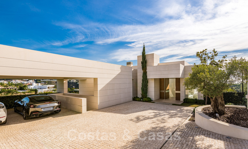 Eerstelijns golf luxevilla in een elegante moderne stijl met prachtig golf- en zeezicht te koop in Los Flamingos Golfresort in Marbella - Benahavis 49002