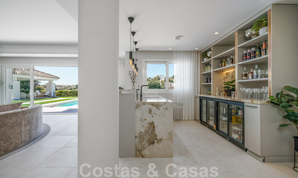 Elegante, Spaanse luxevilla te koop met privé tennisbaan in een afgesloten woonwijk in La Quinta, Benahavis - Marbella 50437