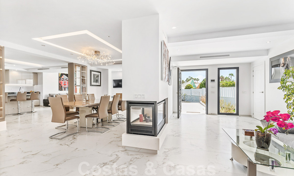 Instapklaar! Eén niveau villa te koop met 4 slaapkamers, op 400m van het strand op de New Golden Mile, Marbella - Estepona 50009