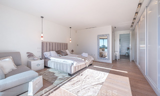 Sfeervolle luxevilla in contemporaine bouwstijl te koop met zeezicht, gelegen in een begeerde residentiële woonwijk op Marbella’s Golden Mile 50197 
