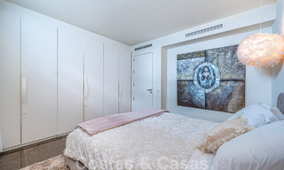 Sfeervolle luxevilla in contemporaine bouwstijl te koop met zeezicht, gelegen in een begeerde residentiële woonwijk op Marbella’s Golden Mile 50211 