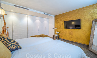 Sfeervolle luxevilla in contemporaine bouwstijl te koop met zeezicht, gelegen in een begeerde residentiële woonwijk op Marbella’s Golden Mile 50214 