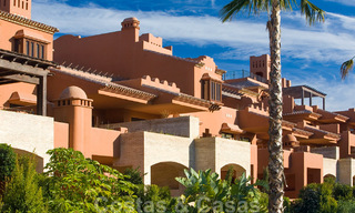 Luxe appartementen in Alhambra stijl te koop aan de strandzijde tussen Marbella en Estepona 25983 