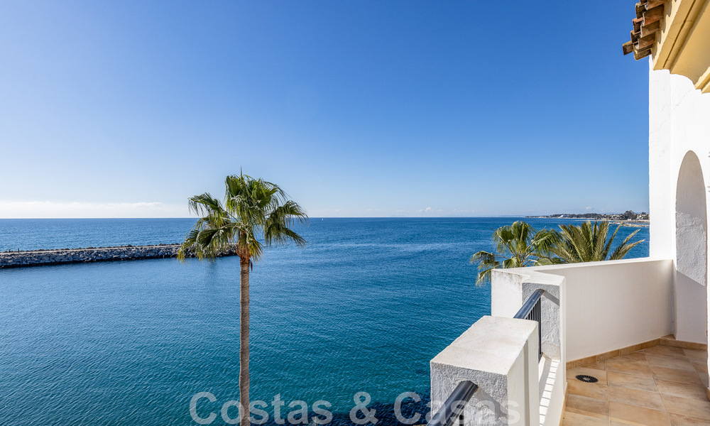 Gigantisch duplex penthouse te koop met adembenemend zeezicht op eerstelijnsstrand in de jachthaven van Puerto Banus, Marbella 49104