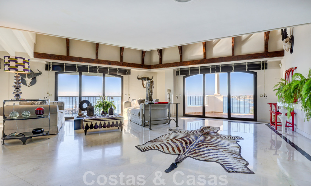 Gigantisch duplex penthouse te koop met adembenemend zeezicht op eerstelijnsstrand in de jachthaven van Puerto Banus, Marbella 49140