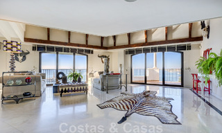 Gigantisch duplex penthouse te koop met adembenemend zeezicht op eerstelijnsstrand in de jachthaven van Puerto Banus, Marbella 49140 