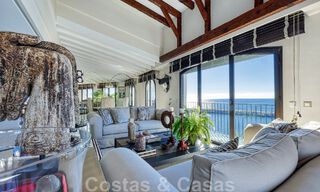 Gigantisch duplex penthouse te koop met adembenemend zeezicht op eerstelijnsstrand in de jachthaven van Puerto Banus, Marbella 49142 