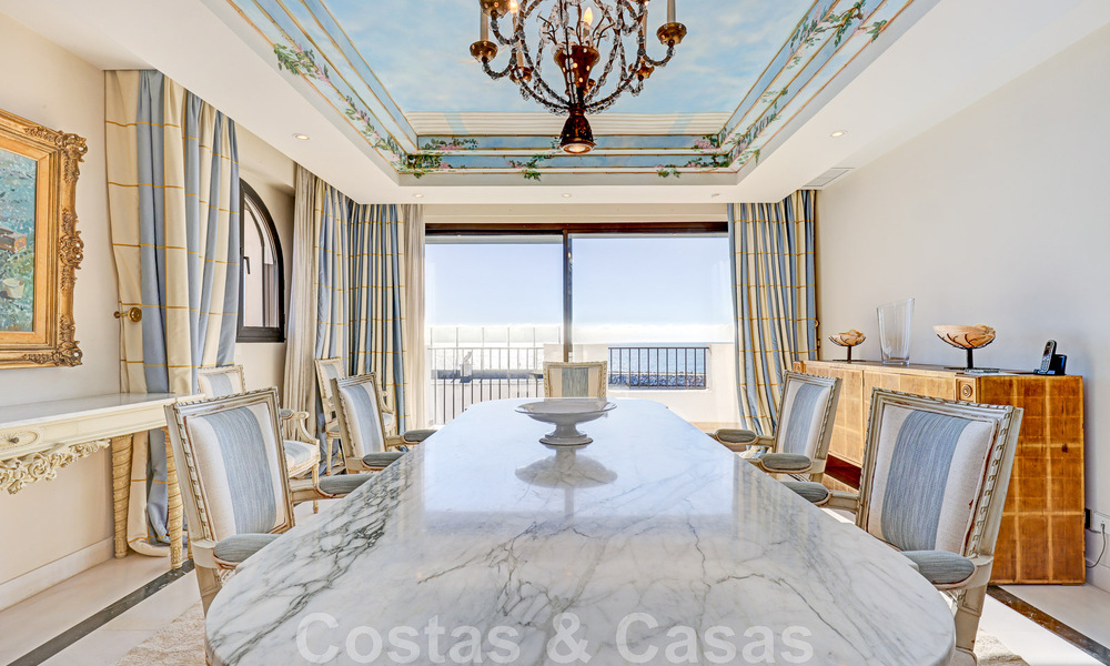 Gigantisch duplex penthouse te koop met adembenemend zeezicht op eerstelijnsstrand in de jachthaven van Puerto Banus, Marbella 49164