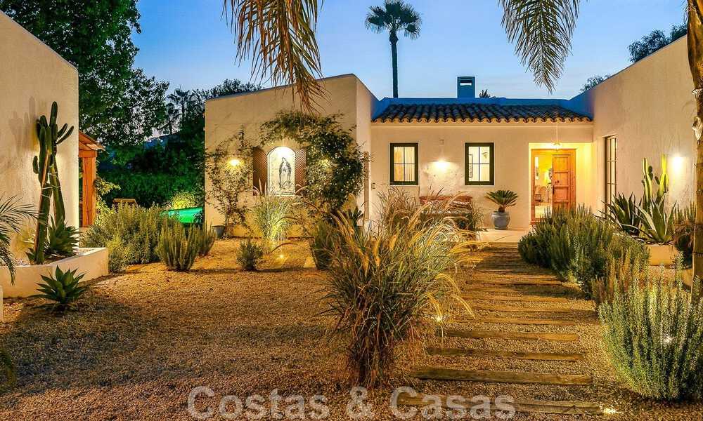 Sfeervolle, karakteristieke villa in Ibiza-stijl te koop met een groot separaat gastenverblijf gelegen in West Marbella 49914