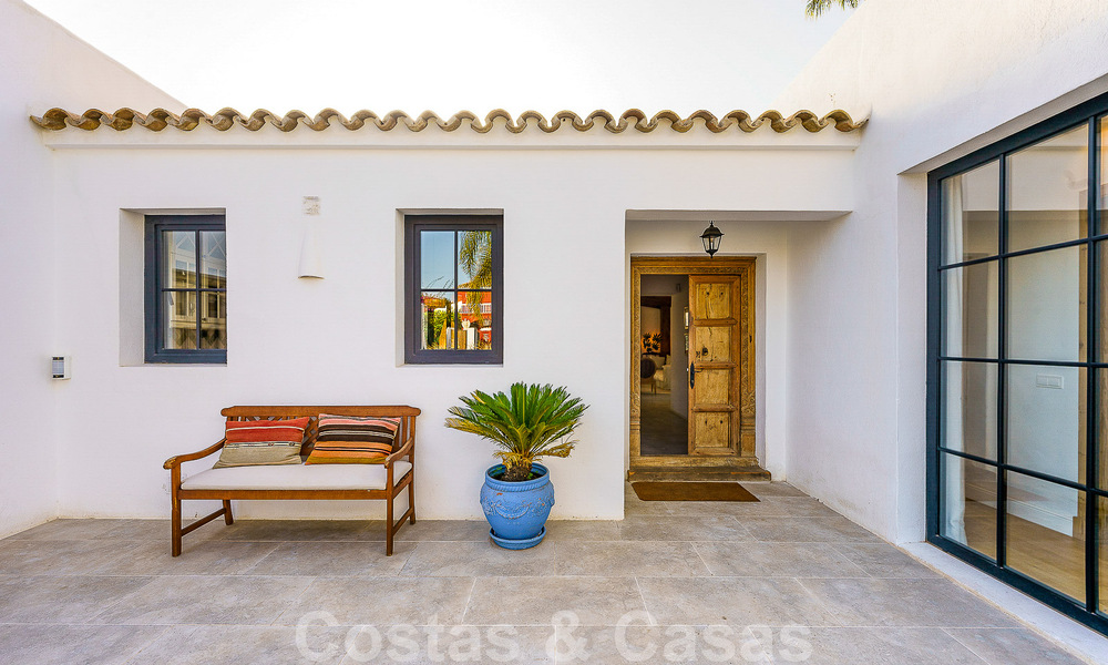 Sfeervolle, karakteristieke villa in Ibiza-stijl te koop met een groot separaat gastenverblijf gelegen in West Marbella 49917