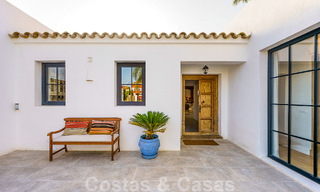 Sfeervolle, karakteristieke villa in Ibiza-stijl te koop met een groot separaat gastenverblijf gelegen in West Marbella 49917 
