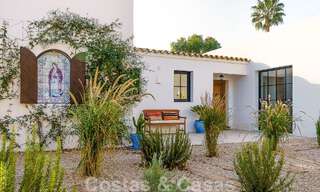 Sfeervolle, karakteristieke villa in Ibiza-stijl te koop met een groot separaat gastenverblijf gelegen in West Marbella 49920 