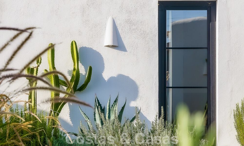 Sfeervolle, karakteristieke villa in Ibiza-stijl te koop met een groot separaat gastenverblijf gelegen in West Marbella 49921