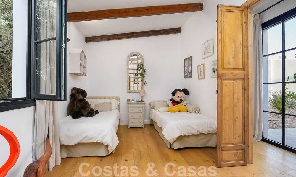 Sfeervolle, karakteristieke villa in Ibiza-stijl te koop met een groot separaat gastenverblijf gelegen in West Marbella 49932