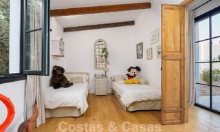 Sfeervolle, karakteristieke villa in Ibiza-stijl te koop met een groot separaat gastenverblijf gelegen in West Marbella 49932 