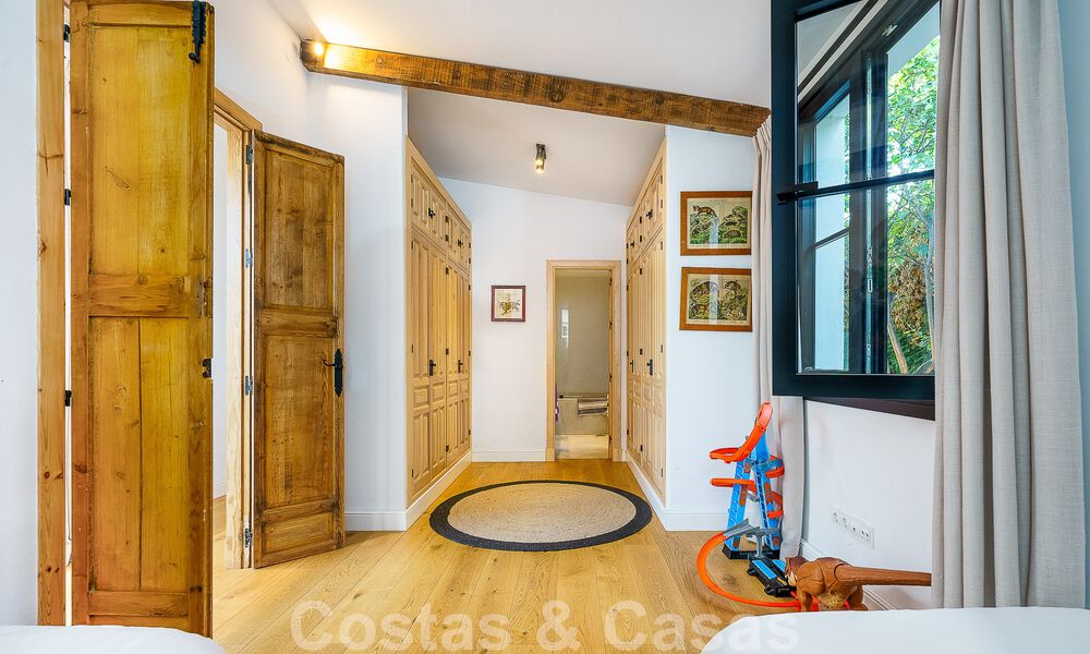 Sfeervolle, karakteristieke villa in Ibiza-stijl te koop met een groot separaat gastenverblijf gelegen in West Marbella 49933