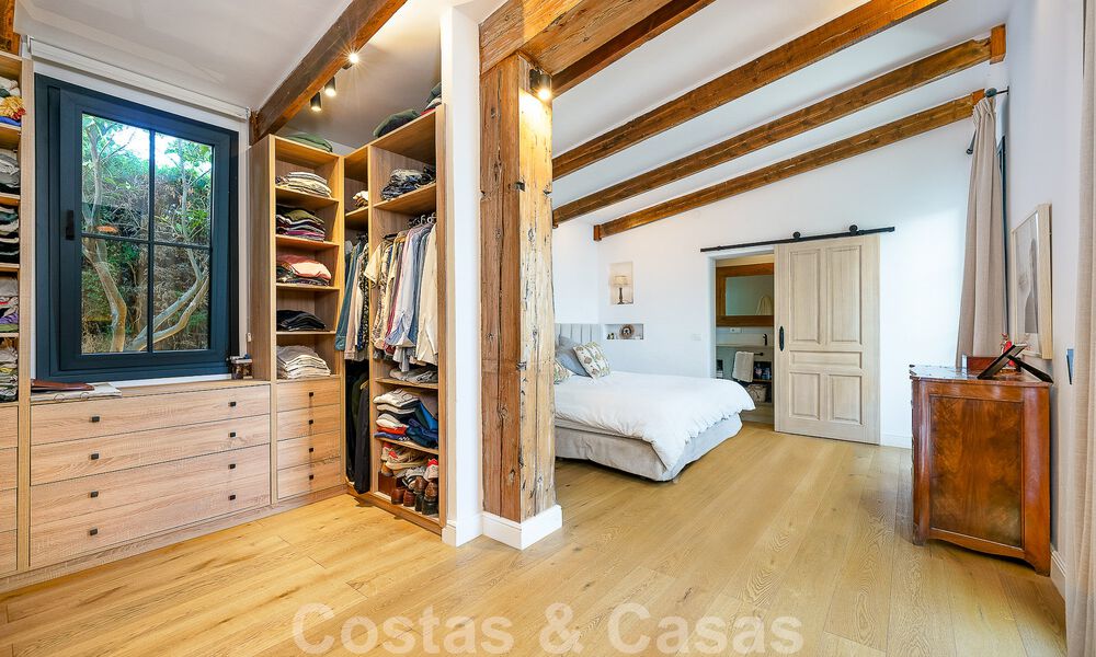 Sfeervolle, karakteristieke villa in Ibiza-stijl te koop met een groot separaat gastenverblijf gelegen in West Marbella 49937