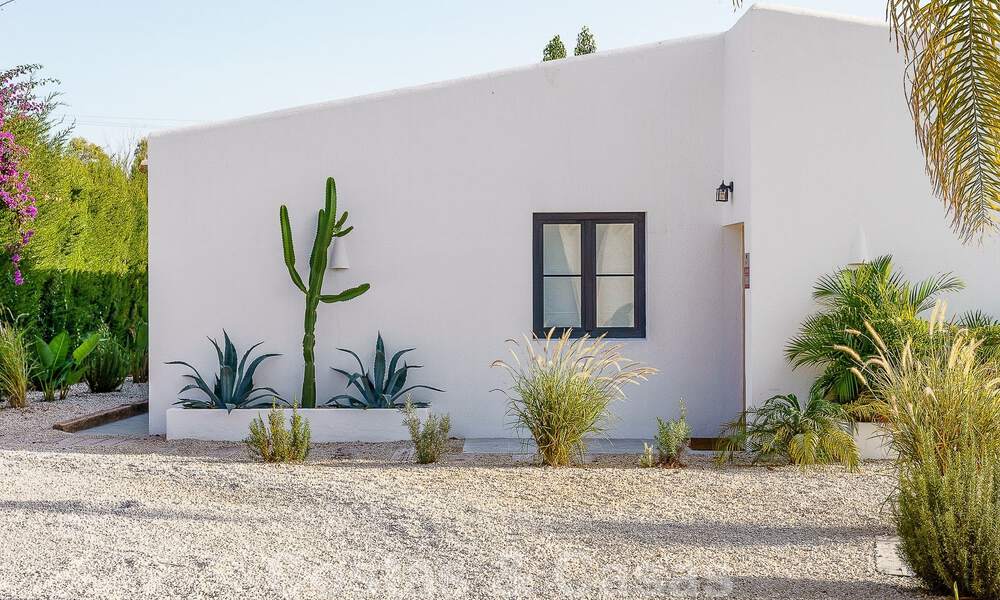 Sfeervolle, karakteristieke villa in Ibiza-stijl te koop met een groot separaat gastenverblijf gelegen in West Marbella 49945