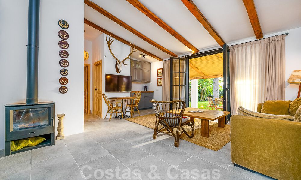 Sfeervolle, karakteristieke villa in Ibiza-stijl te koop met een groot separaat gastenverblijf gelegen in West Marbella 49947