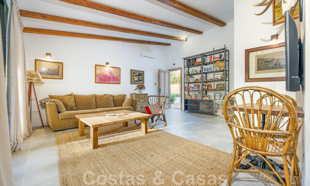 Sfeervolle, karakteristieke villa in Ibiza-stijl te koop met een groot separaat gastenverblijf gelegen in West Marbella 49949