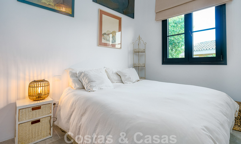 Sfeervolle, karakteristieke villa in Ibiza-stijl te koop met een groot separaat gastenverblijf gelegen in West Marbella 49954