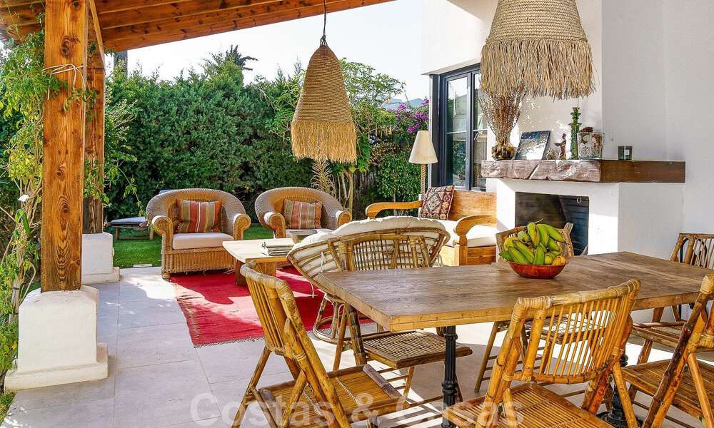 Sfeervolle, karakteristieke villa in Ibiza-stijl te koop met een groot separaat gastenverblijf gelegen in West Marbella 49960