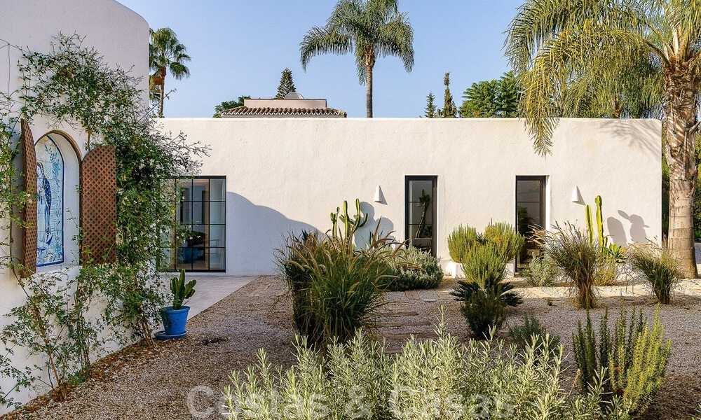 Sfeervolle, karakteristieke villa in Ibiza-stijl te koop met een groot separaat gastenverblijf gelegen in West Marbella 49961