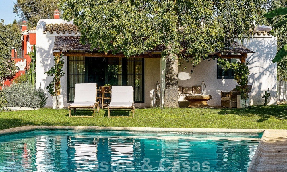 Sfeervolle, karakteristieke villa in Ibiza-stijl te koop met een groot separaat gastenverblijf gelegen in West Marbella 49963