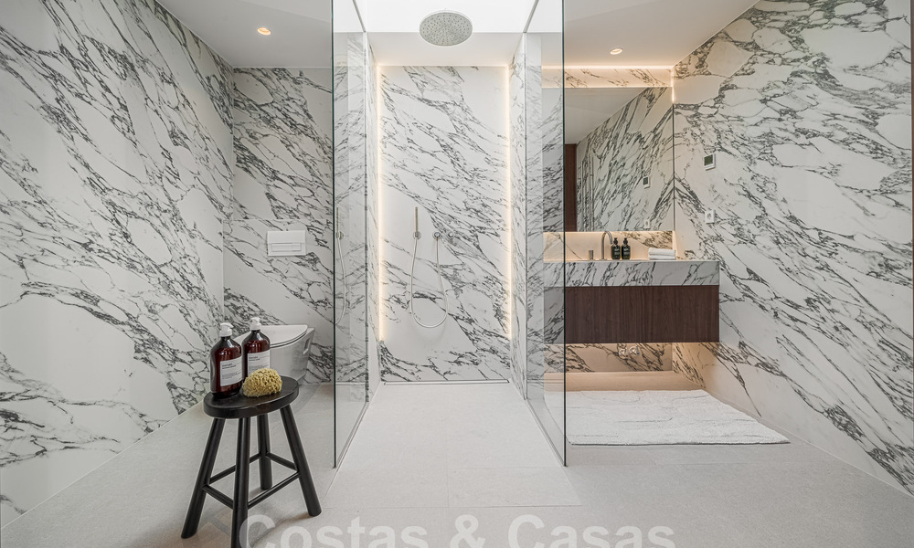 Zeer bekoorlijk en ruim luxe penthouse te koop met open zeezicht vanaf het solarium in La Quinta, Benahavis - Marbella 49987