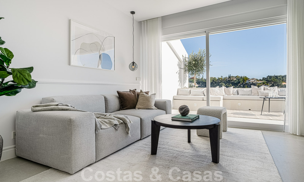 Zeer bekoorlijk en ruim luxe penthouse te koop met open zeezicht vanaf het solarium in La Quinta, Benahavis - Marbella 49988