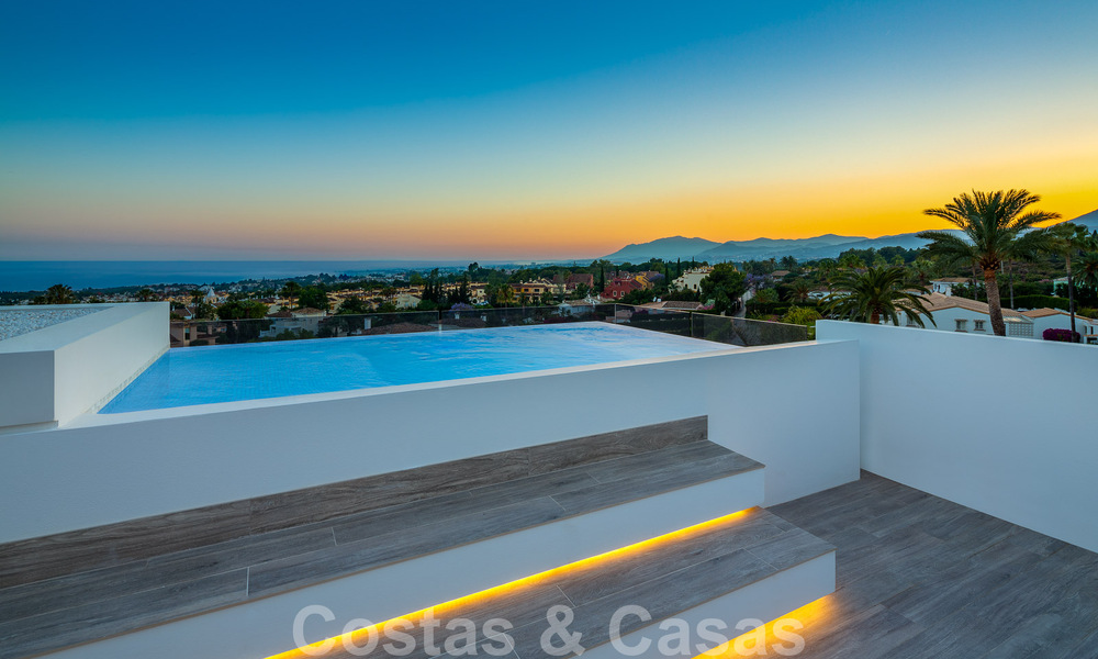 Contemporaine, vrijstaande luxevilla te koop met panoramisch berg- en zeezicht, hartje Golden Mile van Marbella 49902