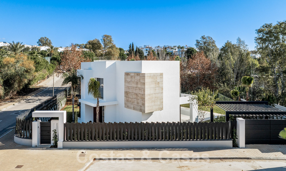 2 prestigieuze nieuwbouwvilla’s te koop op loopafstand van een schitterend golfclubhuis op de New Golden Mile, tussen Marbella en Estepona 64364