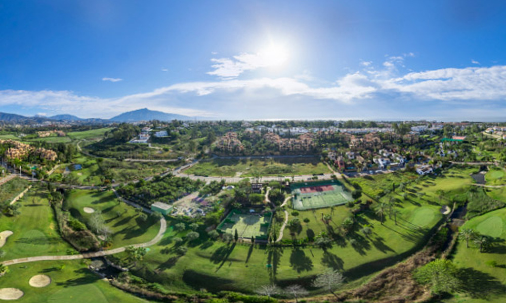 2 prestigieuze nieuwbouwvilla’s te koop op loopafstand van een schitterend golfclubhuis op de New Golden Mile, tussen Marbella en Estepona 64374