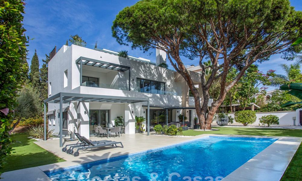 Moderne en luxueuze villa te koop, centraal gelegen op wandelafstand van het strand, beachside op de Golden Mile van Marbella 60475