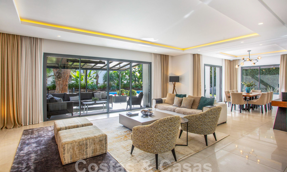 Moderne en luxueuze villa te koop, centraal gelegen op wandelafstand van het strand, beachside op de Golden Mile van Marbella 60480