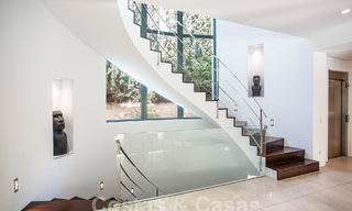 Moderne en luxueuze villa te koop, centraal gelegen op wandelafstand van het strand, beachside op de Golden Mile van Marbella 60482 